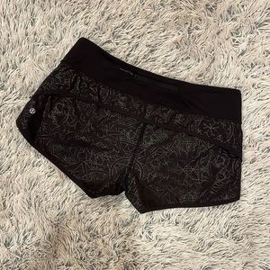 Lululemon Speed shorts 2.5”